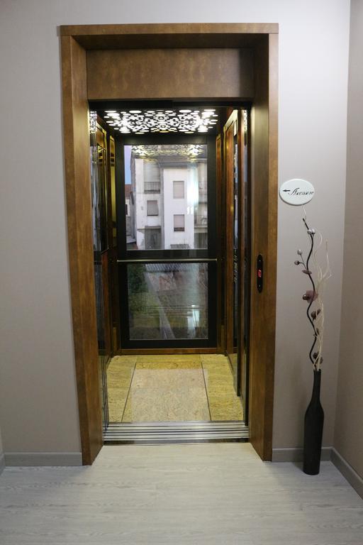Hotel Garibaldi Верчелли Экстерьер фото